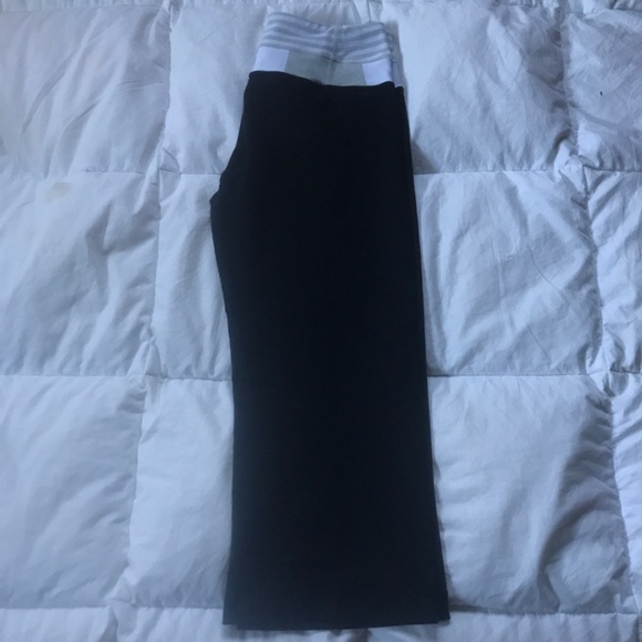 Like New Lululemon Capri’s - Picture 3 of 7